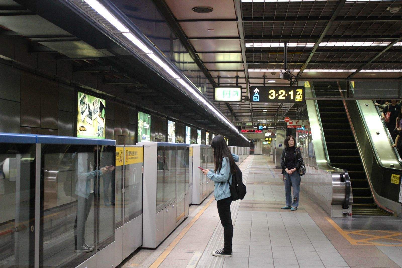 地鐵公交等公共場(chǎng)合空氣污染突出，市民盼望杭州室內(nèi)空氣檢測(cè)機(jī)構(gòu)進(jìn)行檢測(cè)