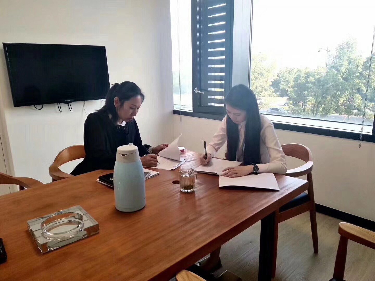 熱烈祝賀閔總、楊總簽約創綠家鶴崗市區級代理！