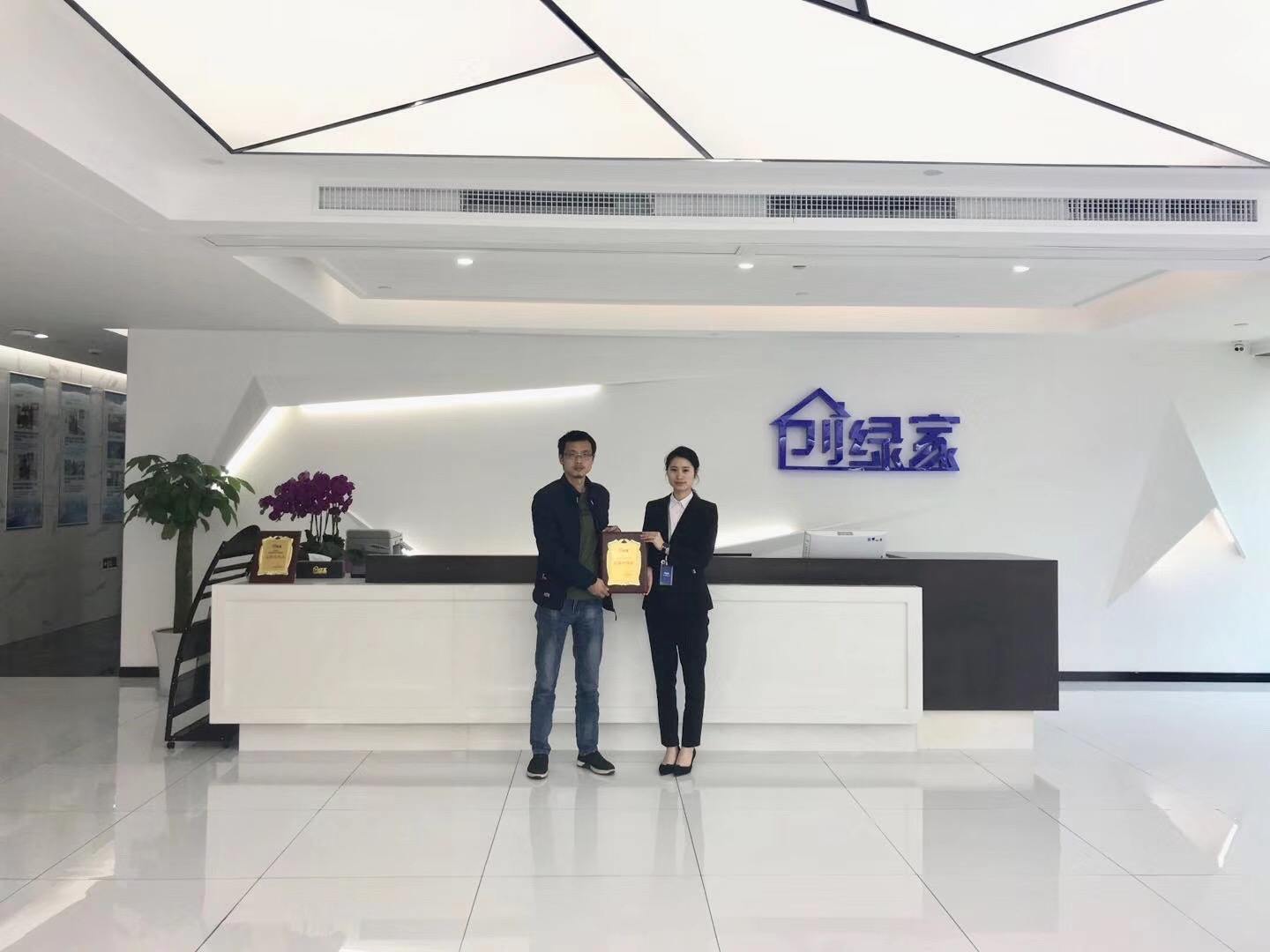 熱烈祝賀陳總簽約創(chuàng)綠家懷化市縣級代理！