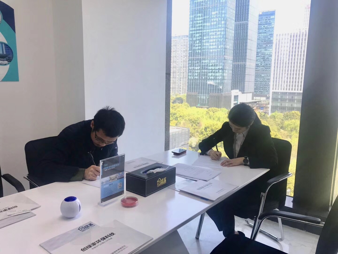 熱烈祝賀陳總簽約創(chuàng)綠家懷化市縣級代理！