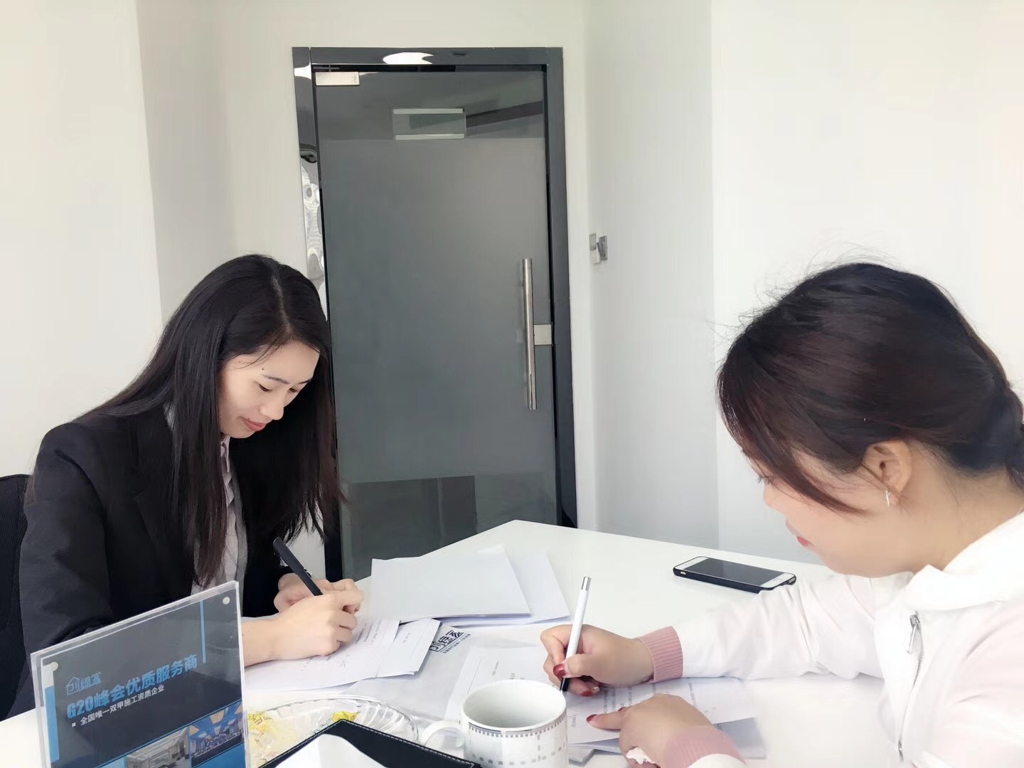 熱烈祝賀劉總姐妹簽約創(chuàng)綠家福州市區(qū)級代理！