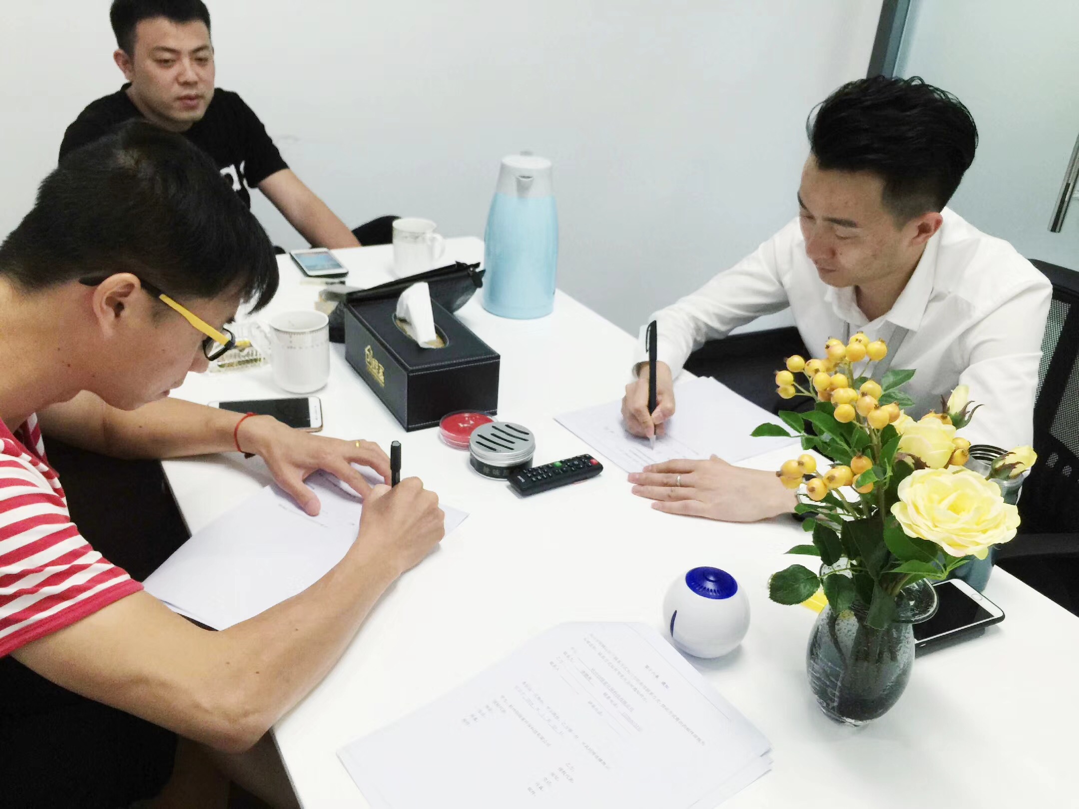 熱烈祝賀胡總、王總團隊簽約創(chuàng)綠家上饒市縣級代理！