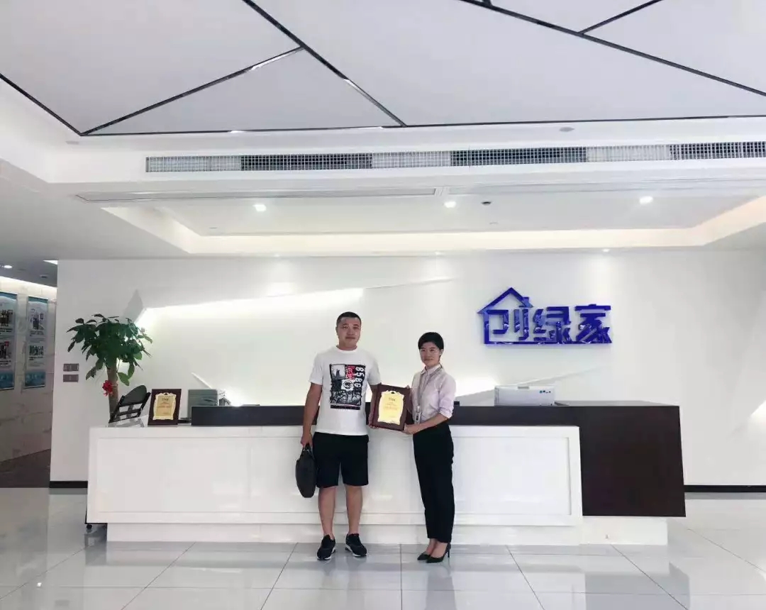 熱烈祝賀王總簽約創綠家西崗市區級代理！