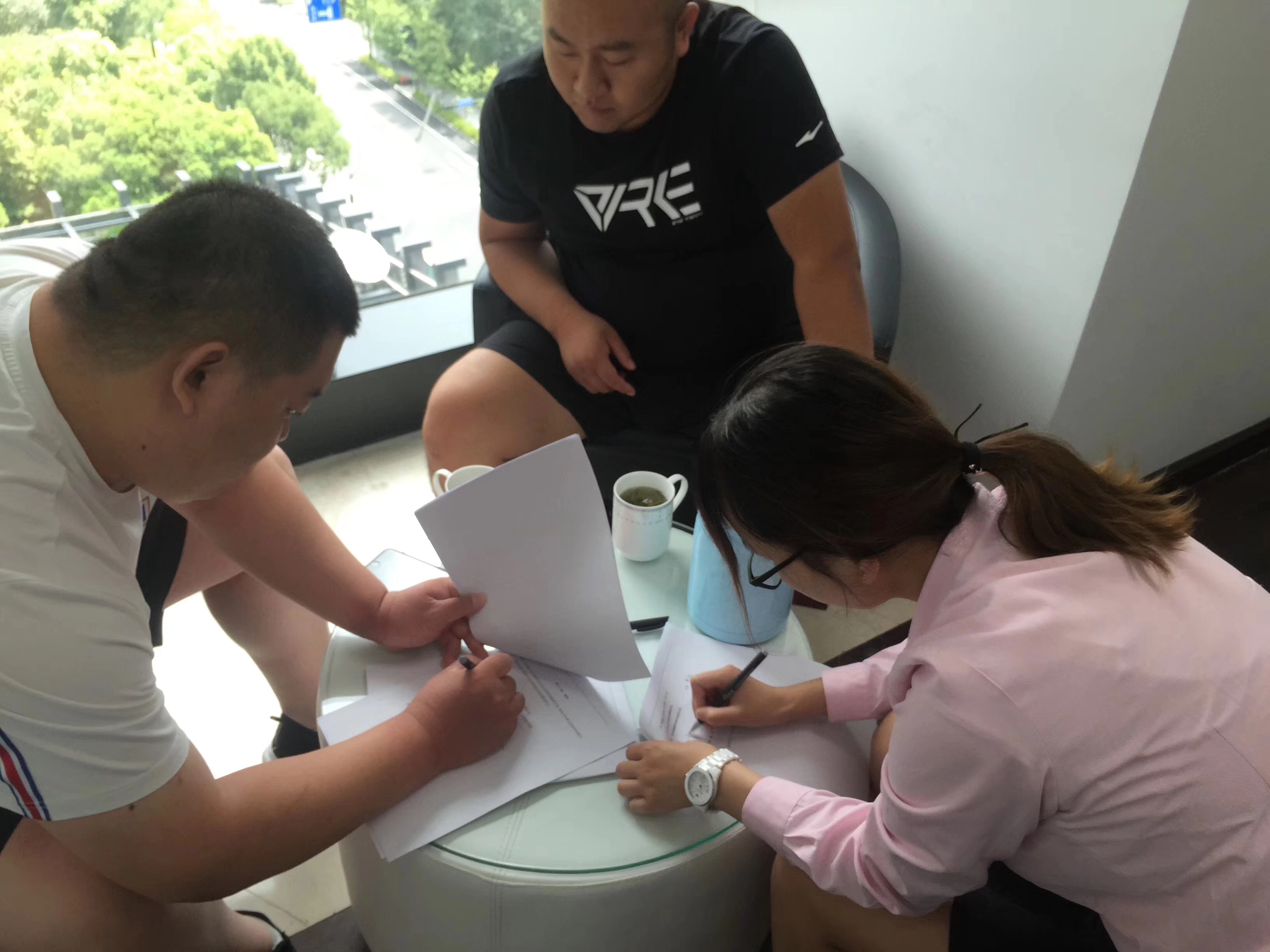 熱烈祝賀李總兄弟簽約創綠家德州市縣級代理！