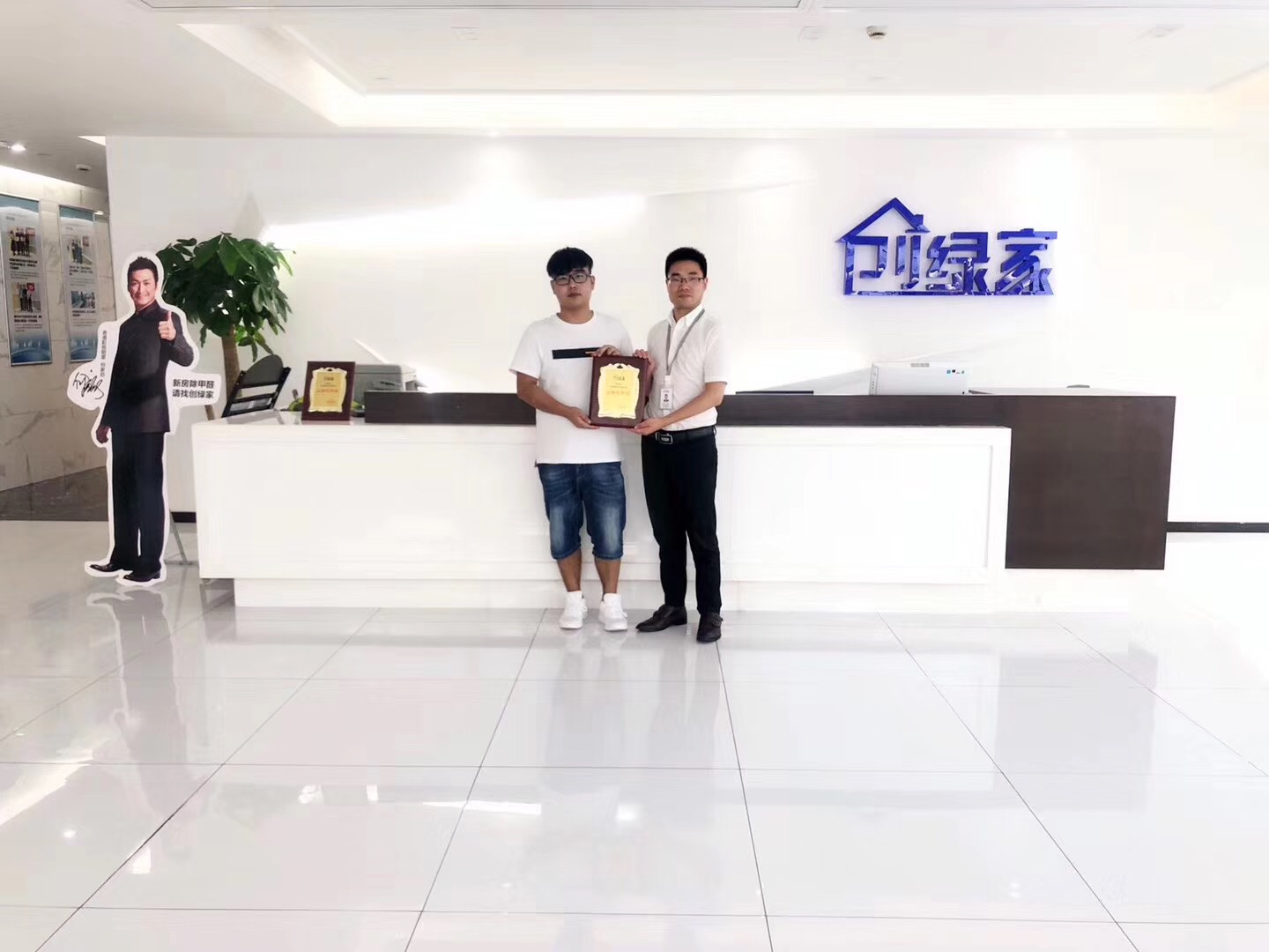 熱烈祝賀王總簽約創綠家福州市區級代理！