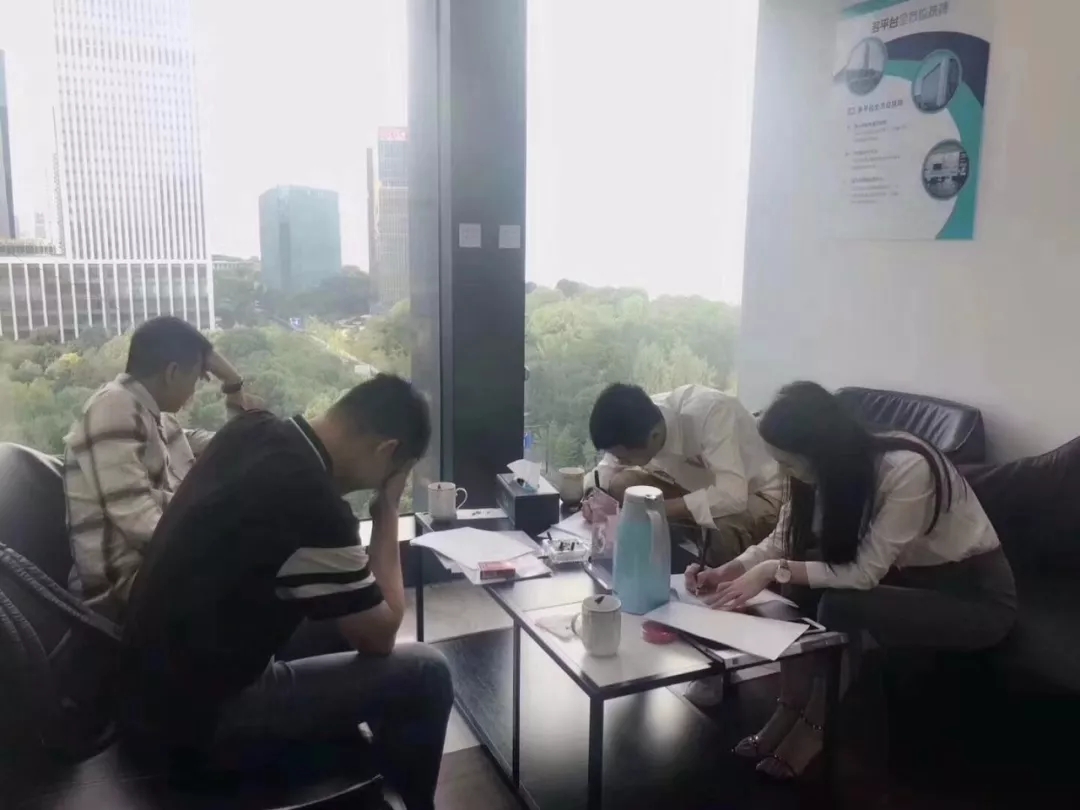 熱烈祝賀馮總、李總、龔總簽約創綠家清遠市區級代理！