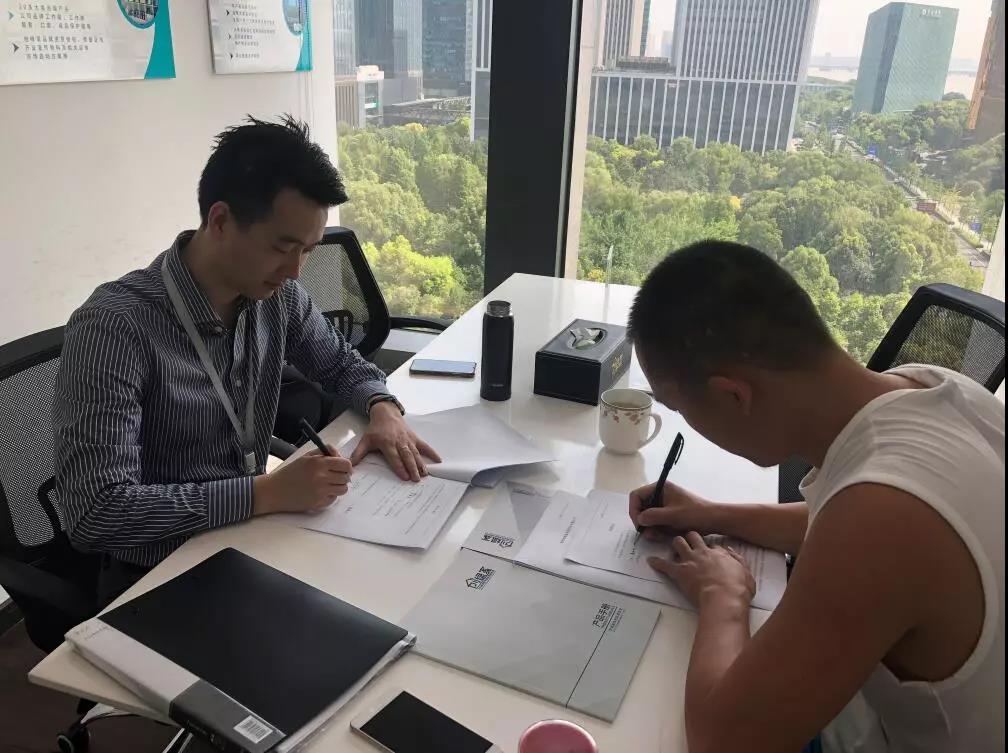 熱烈祝賀徐總簽約創綠家浙江省衢州市縣級代理！